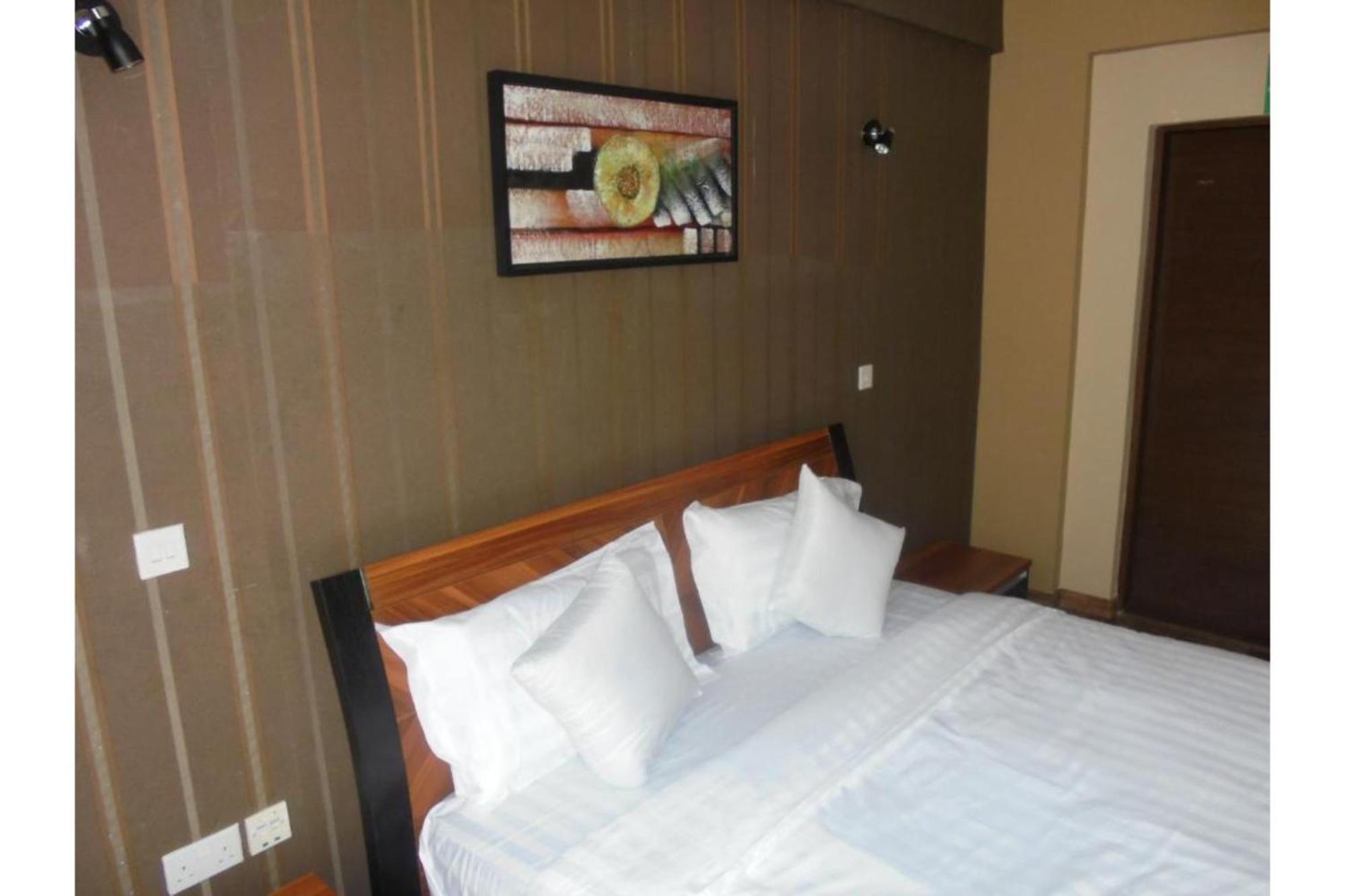 We Hotel & Suites ナイロビ エクステリア 写真